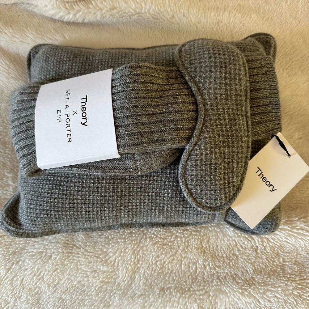 NWT Theory Cashmere Mens travel set. Pillow, socks and eye mask. Great gift!